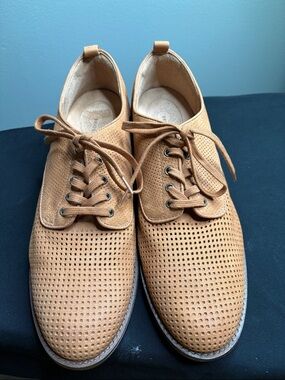 Brioso Size 11 Men's Perforated Tan Casual Lace-Up Shoes